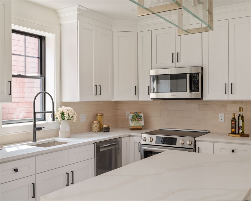 387 Norfolk St, Cambridge, Massachusetts, 4 Bedrooms Bedrooms, 7 Rooms Rooms,3 BathroomsBathrooms,Residential,For Sale,Norfolk St,73537512