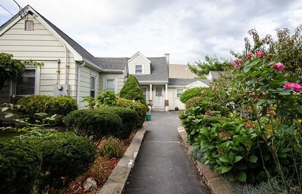 20 Central Ave, Revere, Massachusetts, 1 Bedroom Bedrooms, 4 Rooms Rooms,1 BathroomBathrooms,Residential Lease,For Rent,Central Ave,73504018