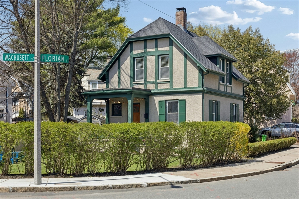 90 Florian St, Boston, Massachusetts, 3 Bedrooms Bedrooms, 6 Rooms Rooms,2.5 BathroomsBathrooms,Residential,For Sale,Florian St,73505268