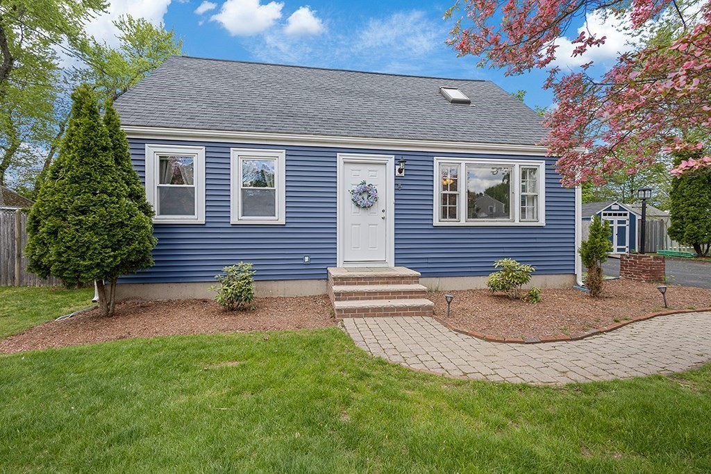 4 Lynn Ave, Plainville, Massachusetts, 3 Bedrooms Bedrooms, 8 Rooms Rooms,2 BathroomsBathrooms,Residential,For Sale,Lynn Ave,73517537