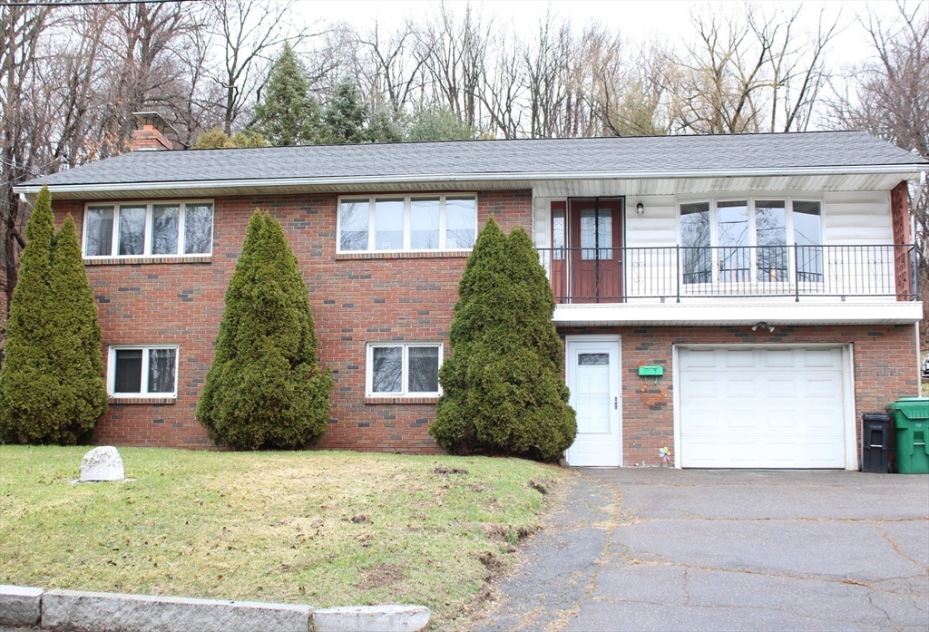 27 Old Chicopee St, Chicopee, Massachusetts, 5 Bedrooms Bedrooms, 8 Rooms Rooms,2.5 BathroomsBathrooms,Residential,For Sale,Old Chicopee St,73492111