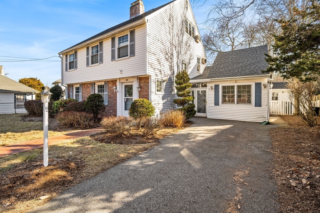 60 Orne St, Salem, Massachusetts, 4 Bedrooms Bedrooms, 10 Rooms Rooms,2.5 BathroomsBathrooms,Residential,For Sale,Orne St,73507928