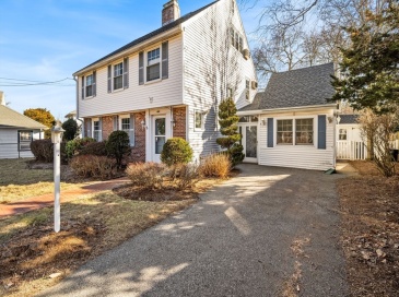 60 Orne St, Salem, Massachusetts, 4 Bedrooms Bedrooms, 10 Rooms Rooms,2.5 BathroomsBathrooms,Residential,For Sale,Orne St,73507928