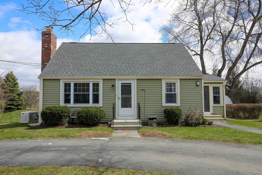 249 Pleasant Street, Lunenburg, Massachusetts, 3 Bedrooms Bedrooms, 6 Rooms Rooms,1 BathroomBathrooms,Residential,For Sale,Pleasant Street,73506470