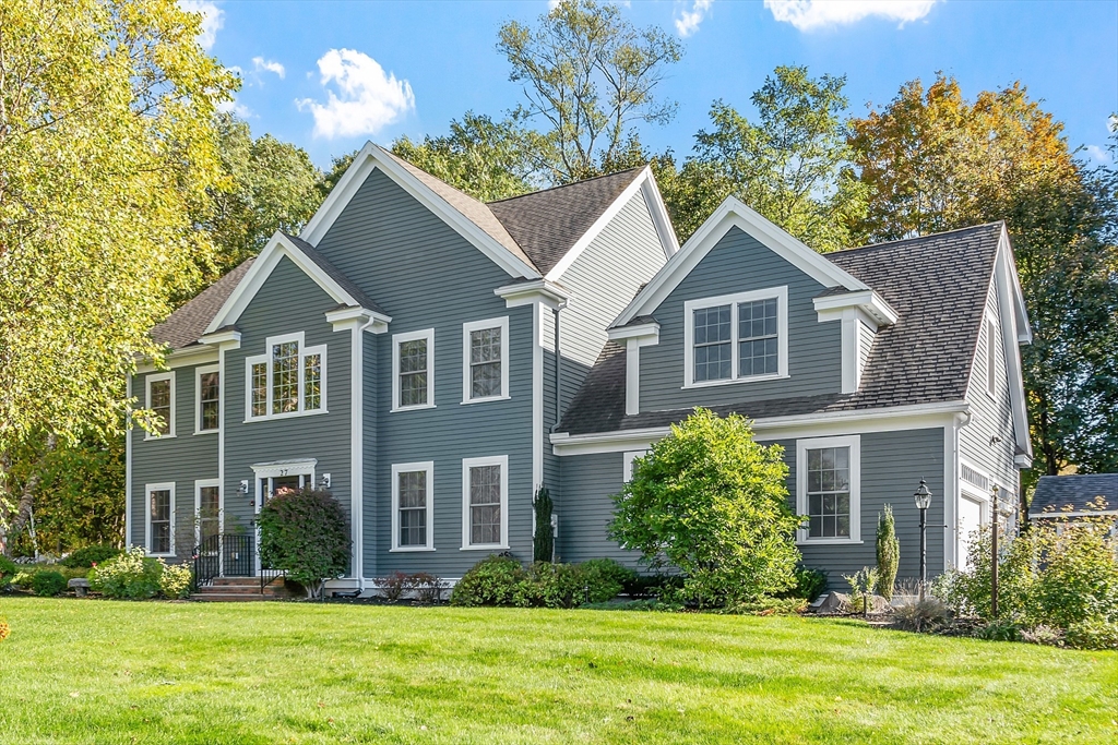 27 Garfield Ave, Danvers, Massachusetts, 4 Bedrooms Bedrooms, 9 Rooms Rooms,2.5 BathroomsBathrooms,Residential,For Sale,Garfield Ave,73509145