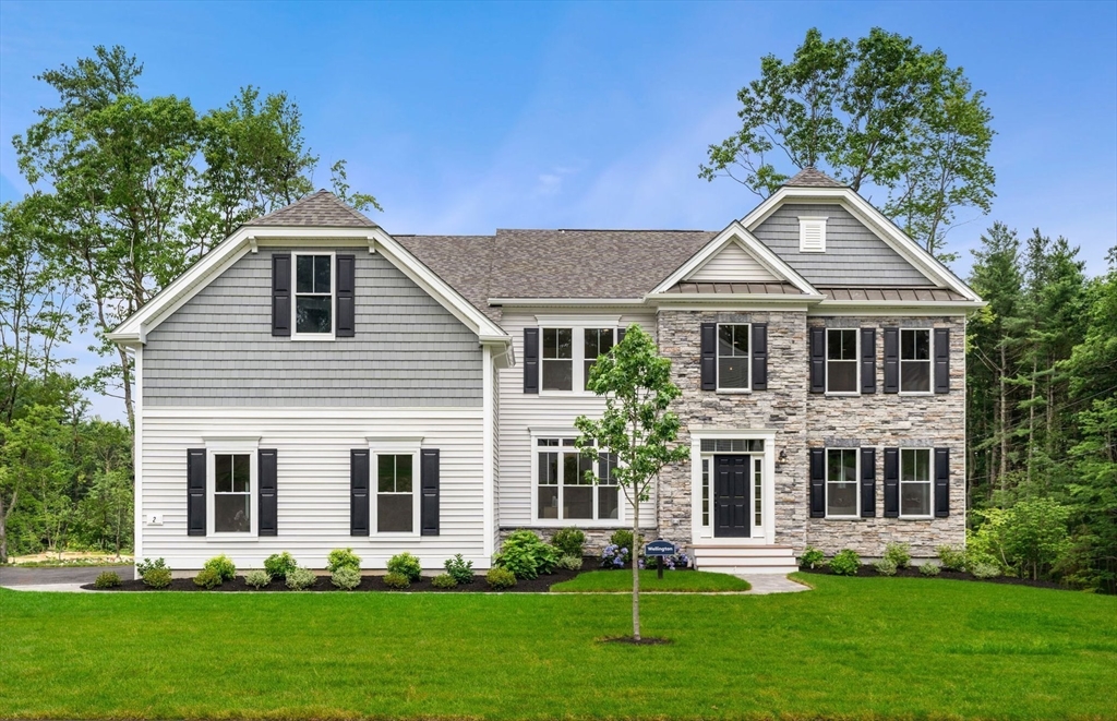14 Lloyd Circle, Norton, Massachusetts, 4 Bedrooms Bedrooms, 10 Rooms Rooms,3.5 BathroomsBathrooms,Residential,For Sale,Lloyd Circle,73430901