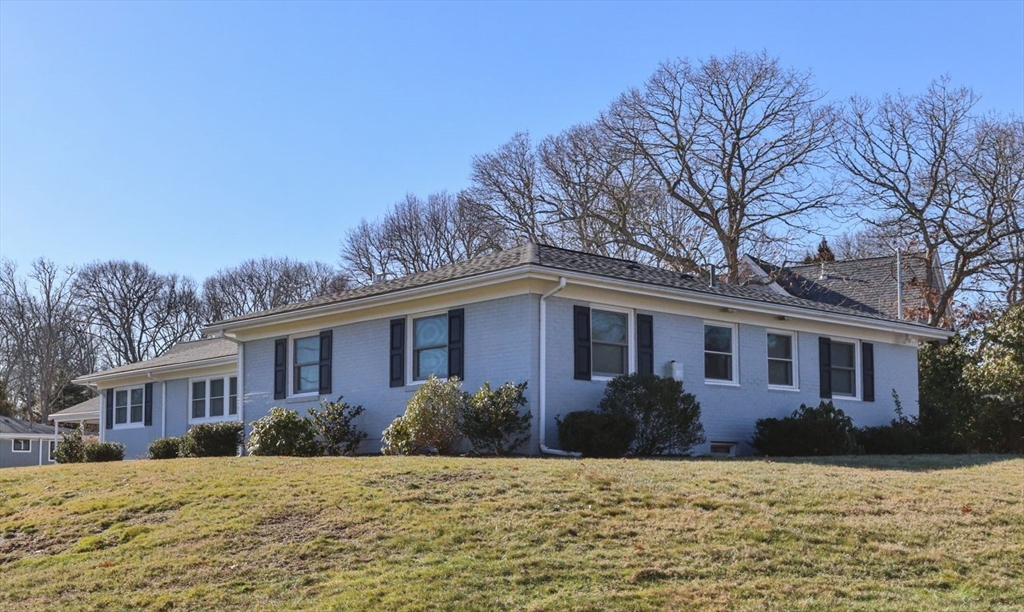 108 Lucerne Ave, Falmouth, Massachusetts, 5 Bedrooms Bedrooms, 9 Rooms Rooms,3 BathroomsBathrooms,Residential,For Sale,Lucerne Ave,73471098