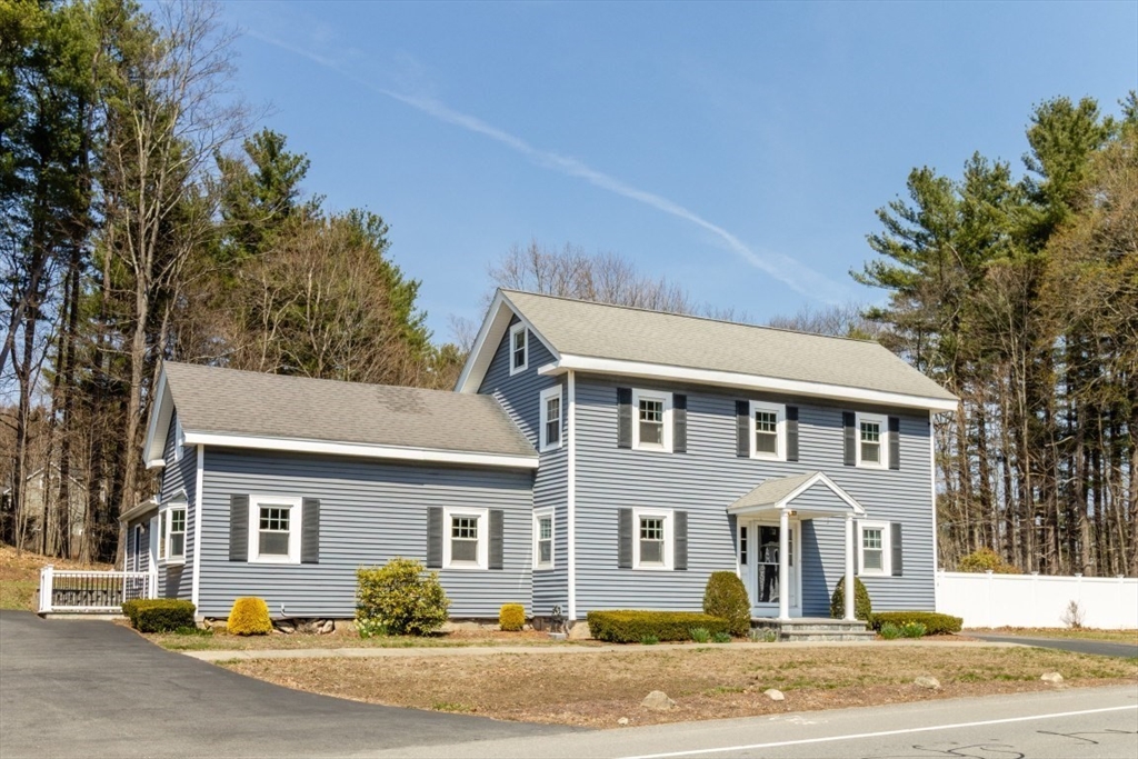 124 Bedford St, Burlington, Massachusetts, 3 Bedrooms Bedrooms, 7 Rooms Rooms,2 BathroomsBathrooms,Residential,For Sale,Bedford St,73501708