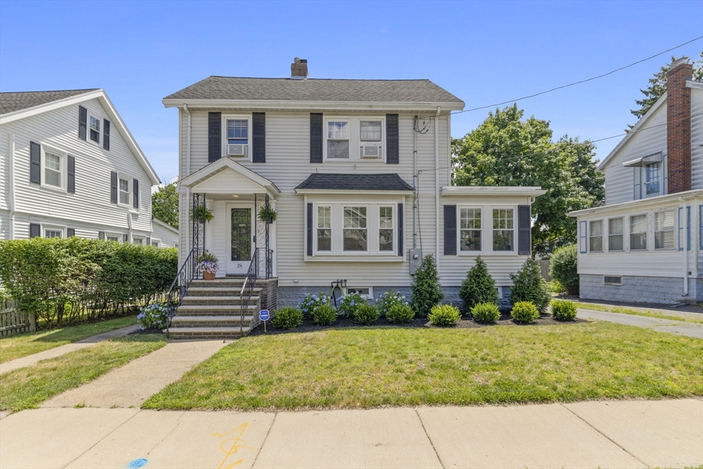 18 Roberts Rd, Medford, Massachusetts, 3 Bedrooms Bedrooms, 8 Rooms Rooms,2 BathroomsBathrooms,Residential,For Sale,Roberts Rd,73537701