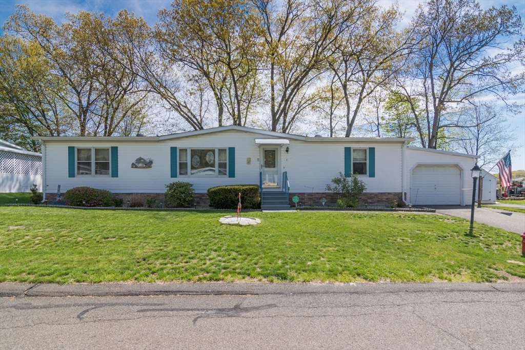 3 John Drive, West Springfield, Massachusetts, 3 Bedrooms Bedrooms, 7 Rooms Rooms,2 BathroomsBathrooms,Residential,For Sale,John Drive,73514607