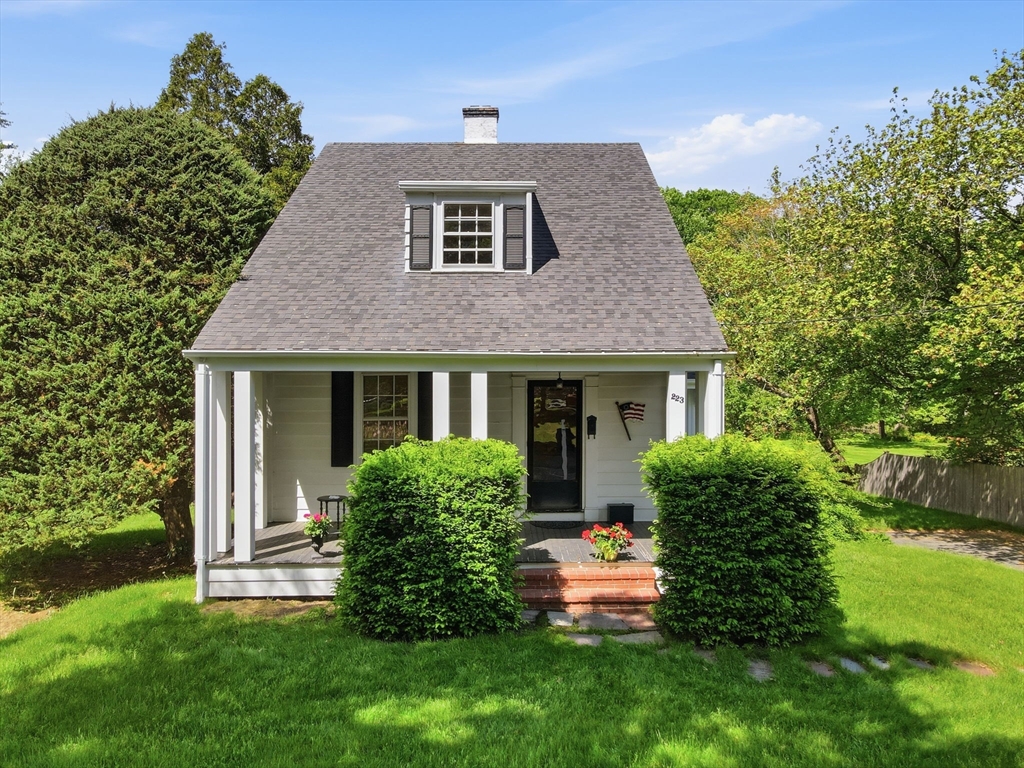 223 Central Street, Hingham, Massachusetts, 2 Bedrooms Bedrooms, 5 Rooms Rooms,1 BathroomBathrooms,Residential,For Sale,Central Street,73528822