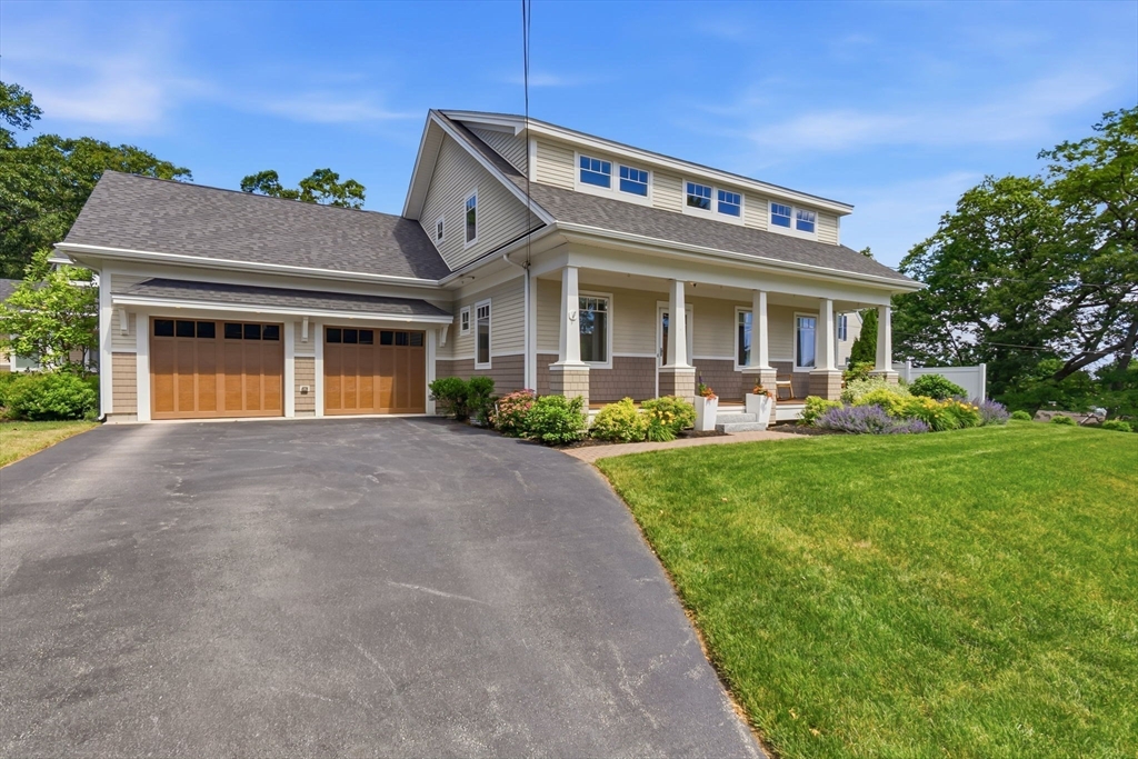 4 Chapel St, Newburyport, Massachusetts, 3 Bedrooms Bedrooms, 7 Rooms Rooms,2.5 BathroomsBathrooms,Residential,For Sale,Chapel St,73537843