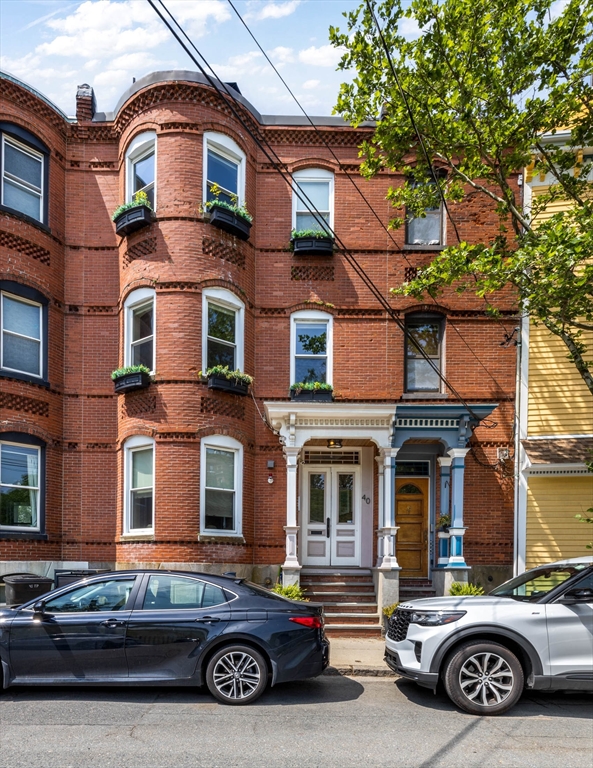 40 Thomas Park, Boston, Massachusetts, 2 Bedrooms Bedrooms, 6 Rooms Rooms,2.5 BathroomsBathrooms,Residential,For Sale,Thomas Park,73537718