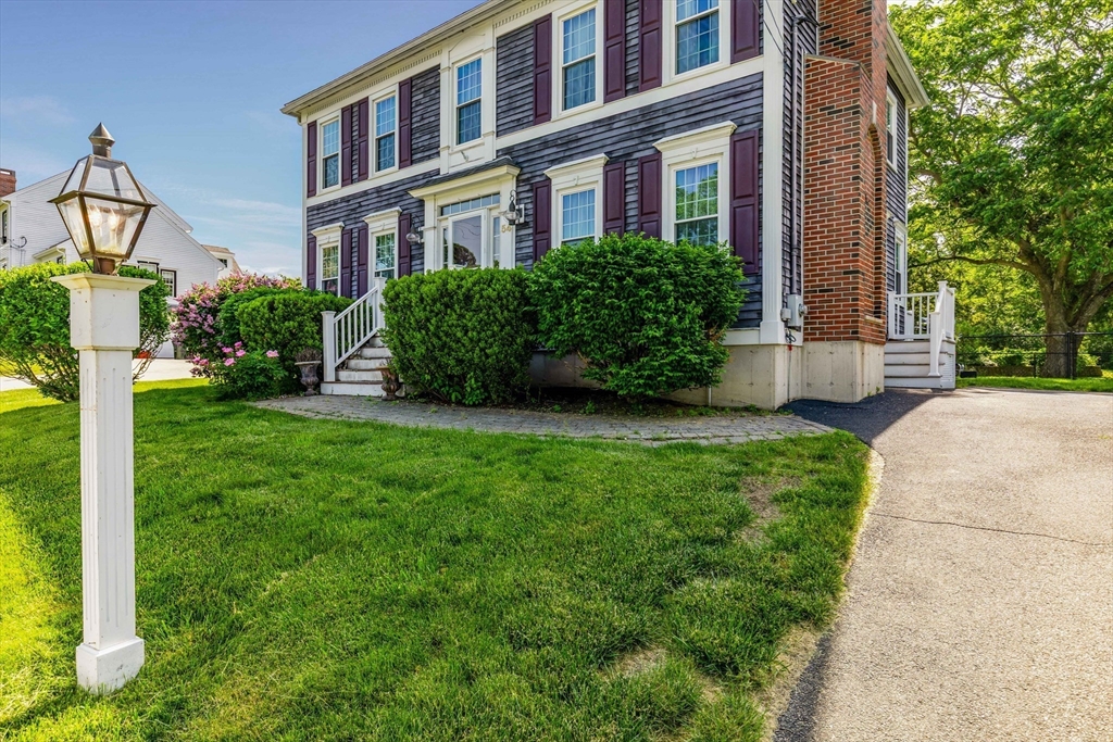 54 Old Merrill St, Amesbury, Massachusetts, 3 Bedrooms Bedrooms, 7 Rooms Rooms,2.5 BathroomsBathrooms,Residential,For Sale,Old Merrill St,73538112