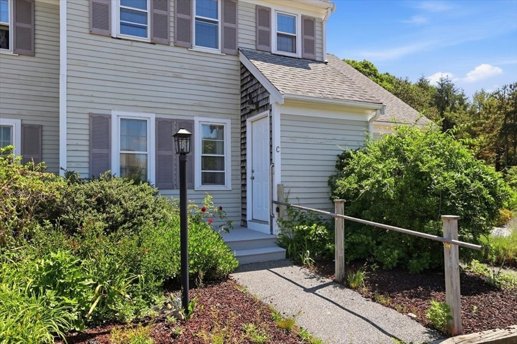 18 Woodview Drive, Falmouth, Massachusetts, 2 Bedrooms Bedrooms, 4 Rooms Rooms,1.5 BathroomsBathrooms,Residential,For Sale,Woodview Drive,73538107