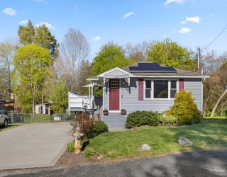 9 Williams St, Dudley, Massachusetts, 3 Bedrooms Bedrooms, 6 Rooms Rooms,1 BathroomBathrooms,Residential,For Sale,Williams St,73512634