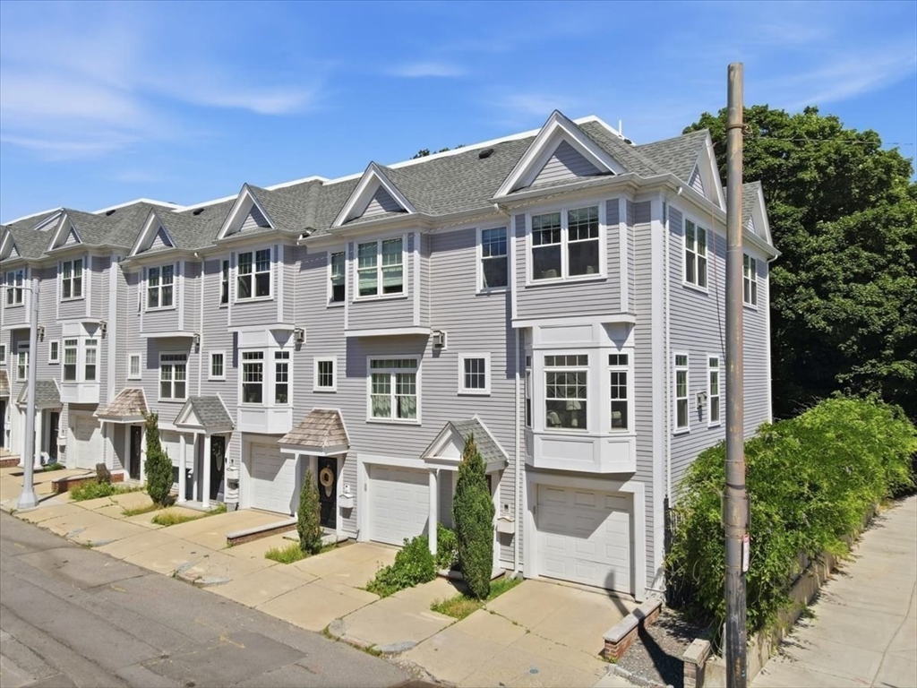 16 S Sydney, Boston, Massachusetts, 3 Bedrooms Bedrooms, 7 Rooms Rooms,2 BathroomsBathrooms,Residential,For Sale,S Sydney,73538147