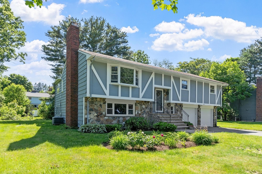 241 Worthen Rd E, Lexington, Massachusetts, 3 Bedrooms Bedrooms, 10 Rooms Rooms,3 BathroomsBathrooms,Residential,For Sale,Worthen Rd E,73538154