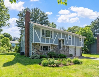241 Worthen Rd E, Lexington, Massachusetts, 3 Bedrooms Bedrooms, 10 Rooms Rooms,3 BathroomsBathrooms,Residential,For Sale,Worthen Rd E,73538154