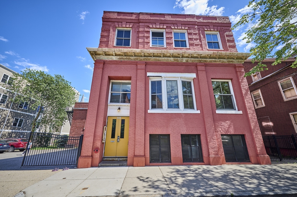 35 Saratoga, Boston, Massachusetts, 2 Bedrooms Bedrooms, 5 Rooms Rooms,2 BathroomsBathrooms,Residential,For Sale,Saratoga,73538166