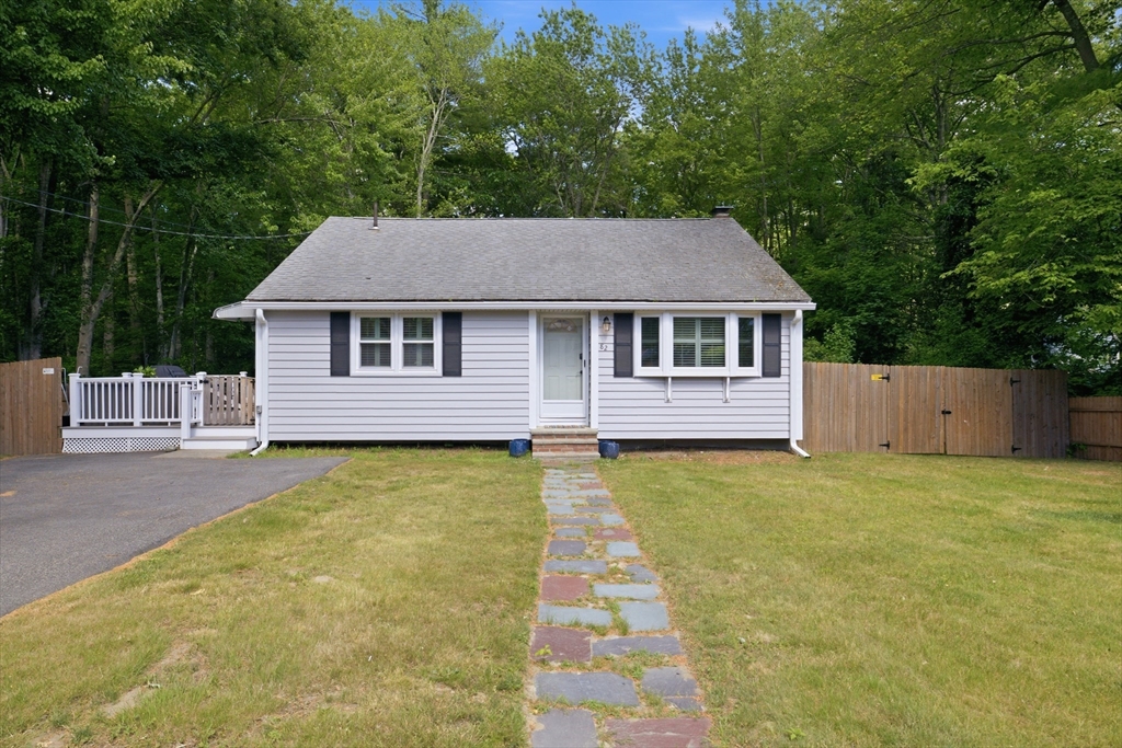 82 12th Ave, Brockton, Massachusetts, 3 Bedrooms Bedrooms, 6 Rooms Rooms,1 BathroomBathrooms,Residential,For Sale,12th Ave,73538169
