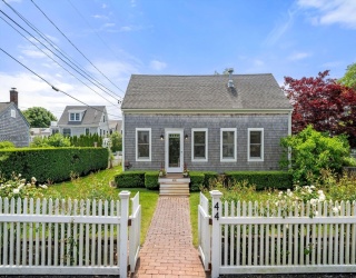44 Pleasant Street, Provincetown, Massachusetts, 3 Bedrooms Bedrooms, 5 Rooms Rooms,2 BathroomsBathrooms,Residential,For Sale,Pleasant Street,73538156