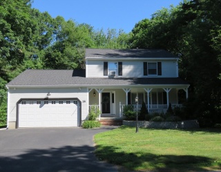 14 Willow St, Stoughton, Massachusetts, 3 Bedrooms Bedrooms, 7 Rooms Rooms,2 BathroomsBathrooms,Residential,For Sale,Willow St,73538193