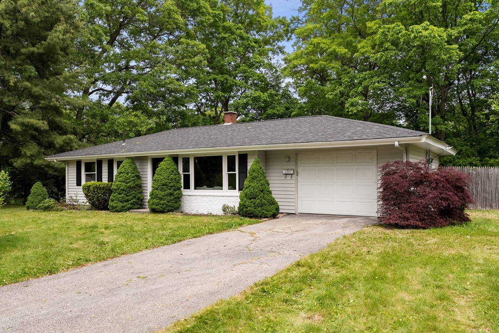67 Roslyn Rd, Brockton, Massachusetts, 3 Bedrooms Bedrooms, 5 Rooms Rooms,1 BathroomBathrooms,Residential,For Sale,Roslyn Rd,73528831