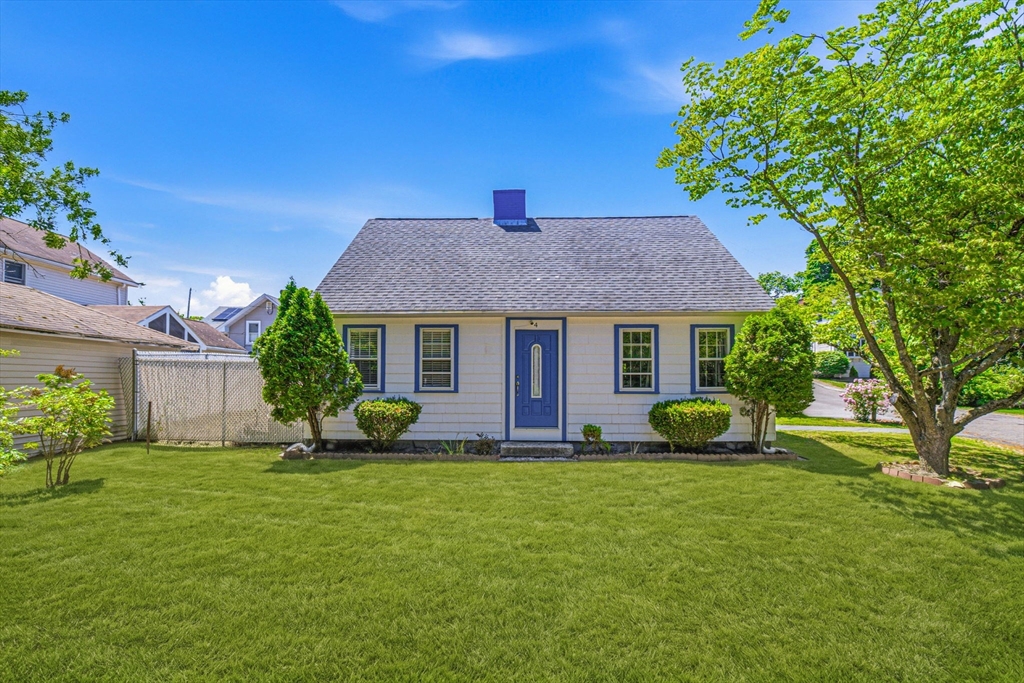 4 Newhall, Saugus, Massachusetts, 3 Bedrooms Bedrooms, 6 Rooms Rooms,1.5 BathroomsBathrooms,Residential,For Sale,Newhall,73538005
