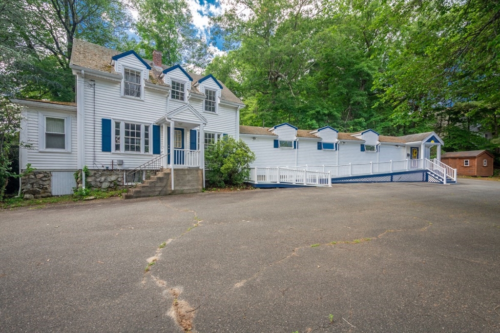 521 Walpole St, Norwood, Massachusetts, 3 Bedrooms Bedrooms, 7 Rooms Rooms,1.5 BathroomsBathrooms,Residential,For Sale,Walpole St,73538212
