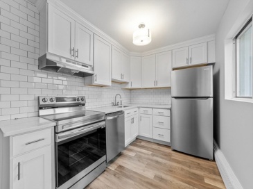 181 School St, Waltham, Massachusetts, 1 Room Rooms,1 BathroomBathrooms,Residential Lease,For Rent,School St,73538219