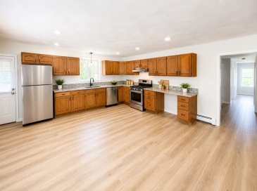 28 South Ave, Attleboro, Massachusetts, 2 Bedrooms Bedrooms, 4 Rooms Rooms,1 BathroomBathrooms,Residential Lease,For Rent,South Ave,73538216