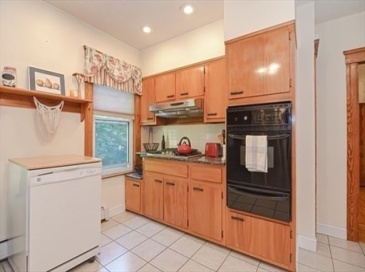 1053 Pleasant St, Worcester, Massachusetts, 2 Bedrooms Bedrooms, 6 Rooms Rooms,1 BathroomBathrooms,Residential Lease,For Rent,Pleasant St,73538222