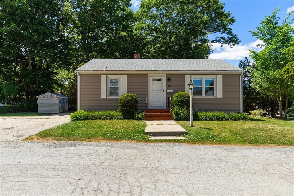 26 Linden Rd, Gloucester, Massachusetts, 2 Bedrooms Bedrooms, 6 Rooms Rooms,1 BathroomBathrooms,Residential,For Sale,Linden Rd,73538224
