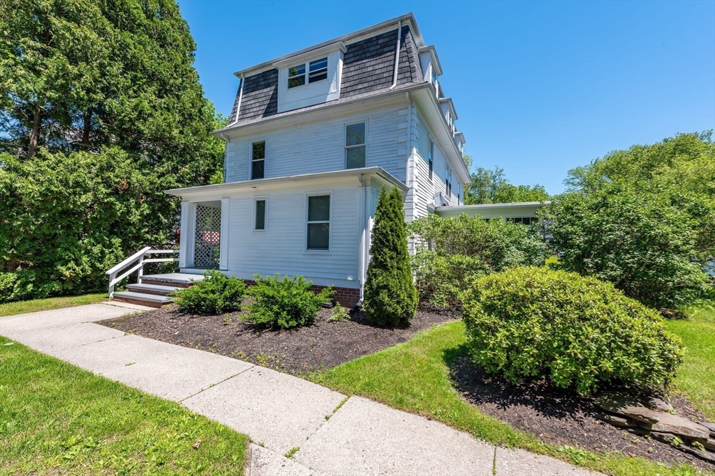95 E Pleasant St, Amherst, Massachusetts, 3 Bedrooms Bedrooms, 5 Rooms Rooms,2.5 BathroomsBathrooms,Residential,For Sale,E Pleasant St,73538232