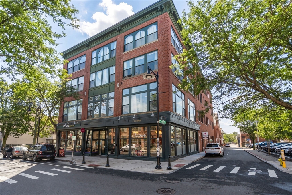 281 Essex St, Salem, Massachusetts, 2 Bedrooms Bedrooms, 4 Rooms Rooms,2 BathroomsBathrooms,Residential,For Sale,Essex St,73537898