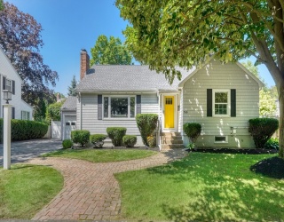 760 Lynn Fells Pkwy, Melrose, Massachusetts, 3 Bedrooms Bedrooms, 8 Rooms Rooms,2 BathroomsBathrooms,Residential,For Sale,Lynn Fells Pkwy,73537673