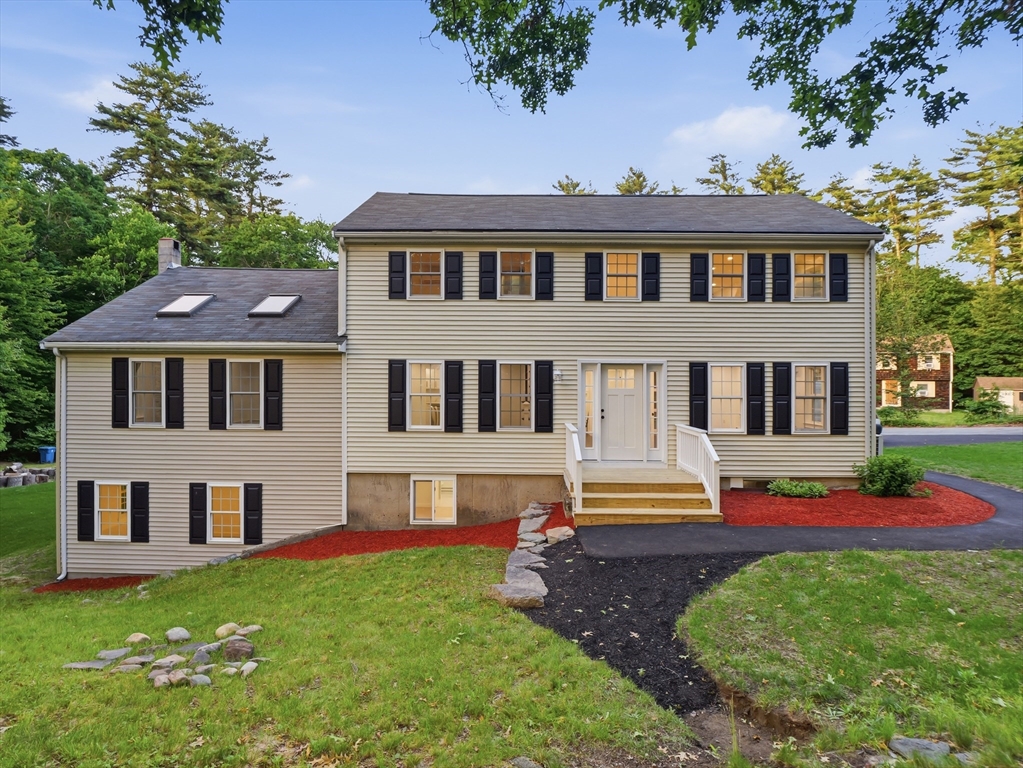 1126 Plymouth St, East Bridgewater, Massachusetts, 4 Bedrooms Bedrooms, 10 Rooms Rooms,3 BathroomsBathrooms,Residential,For Sale,Plymouth St,73537680