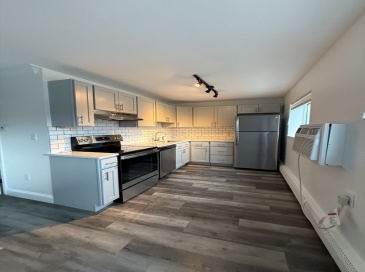 181 School St, Waltham, Massachusetts, 1 Room Rooms,1 BathroomBathrooms,Residential Lease,For Rent,School St,73538245