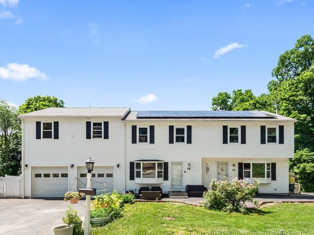 15-17 Willow St, Worcester, Massachusetts, 5 Bedrooms Bedrooms, 19 Rooms Rooms,2.5 BathroomsBathrooms,Residential Income,For Sale,Willow St,73537893