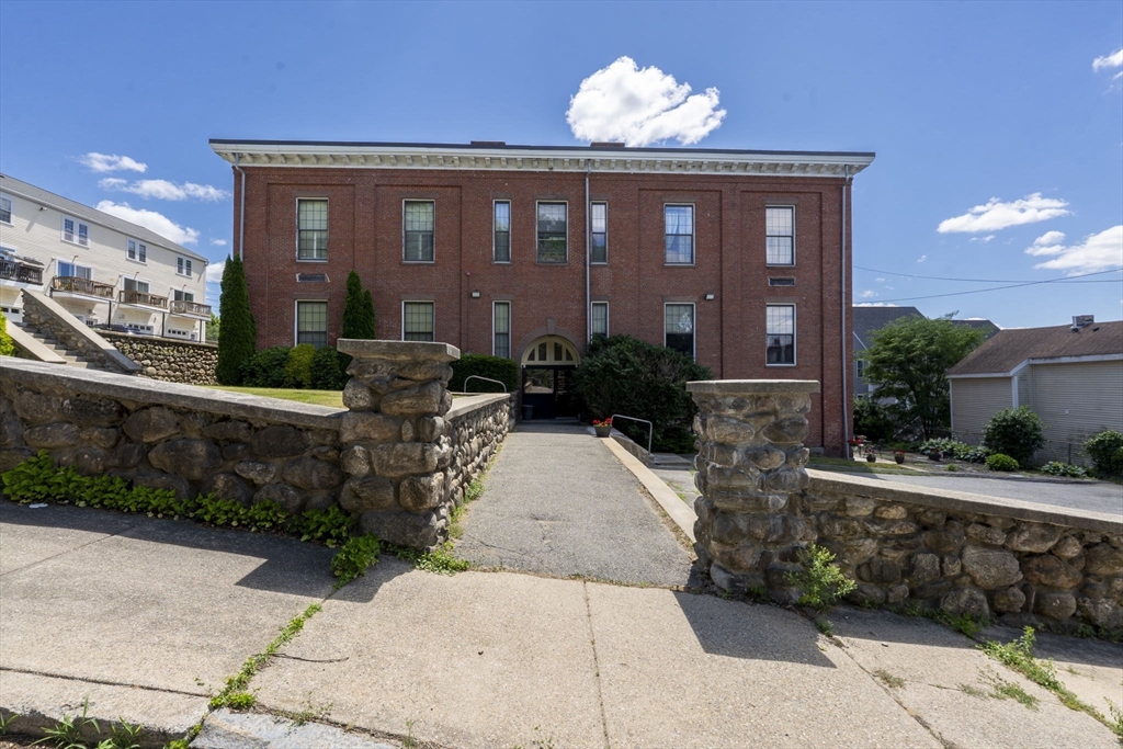 40 School Street, Haverhill, Massachusetts, 2 Bedrooms Bedrooms, 5 Rooms Rooms,1 BathroomBathrooms,Residential,For Sale,School Street,73537919