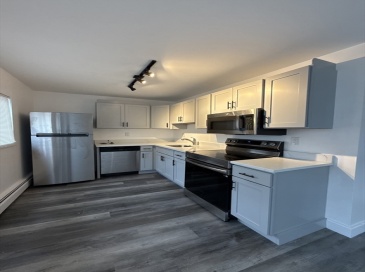 181 School St, Waltham, Massachusetts, 1 Room Rooms,1 BathroomBathrooms,Residential Lease,For Rent,School St,73538256
