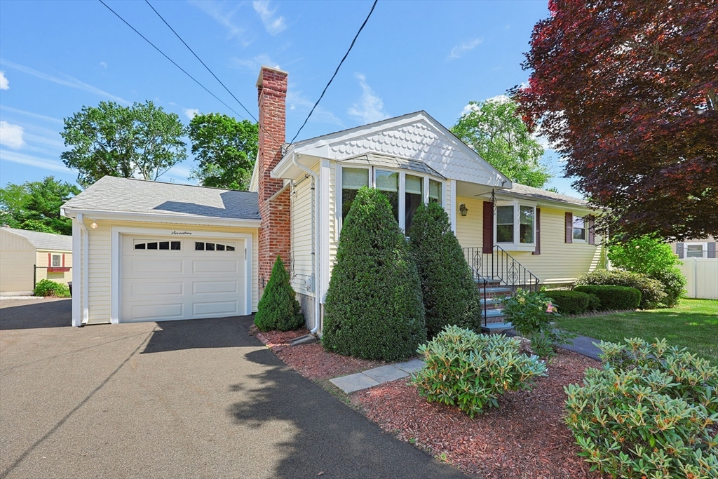 17 W Vanston Rd, Stoughton, Massachusetts, 3 Bedrooms Bedrooms, 8 Rooms Rooms,1.5 BathroomsBathrooms,Residential,For Sale,W Vanston Rd,73537698