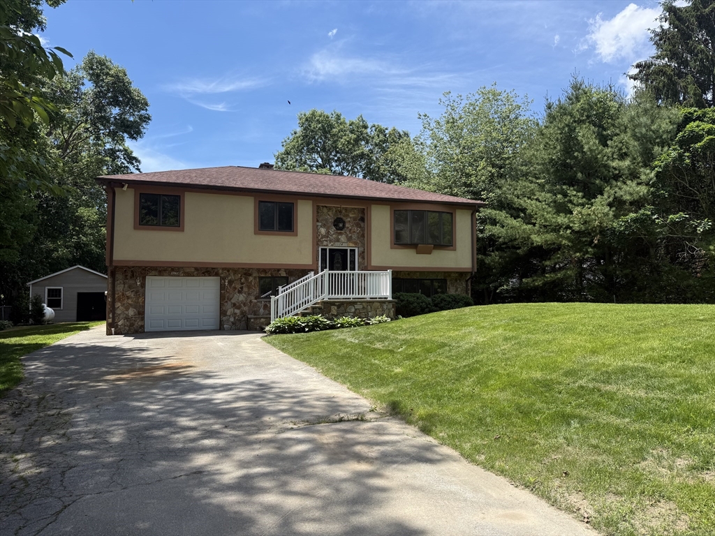 1174 Old Fall River Rd, Dartmouth, Massachusetts, 3 Bedrooms Bedrooms, 6 Rooms Rooms,2 BathroomsBathrooms,Residential,For Sale,Old Fall River Rd,73538259