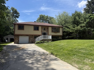 1174 Old Fall River Rd, Dartmouth, Massachusetts, 3 Bedrooms Bedrooms, 6 Rooms Rooms,2 BathroomsBathrooms,Residential,For Sale,Old Fall River Rd,73538259