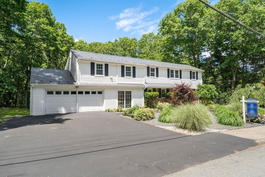 19 Country Ln, Sharon, Massachusetts, 4 Bedrooms Bedrooms, 9 Rooms Rooms,2.5 BathroomsBathrooms,Residential,For Sale,Country Ln,73538043