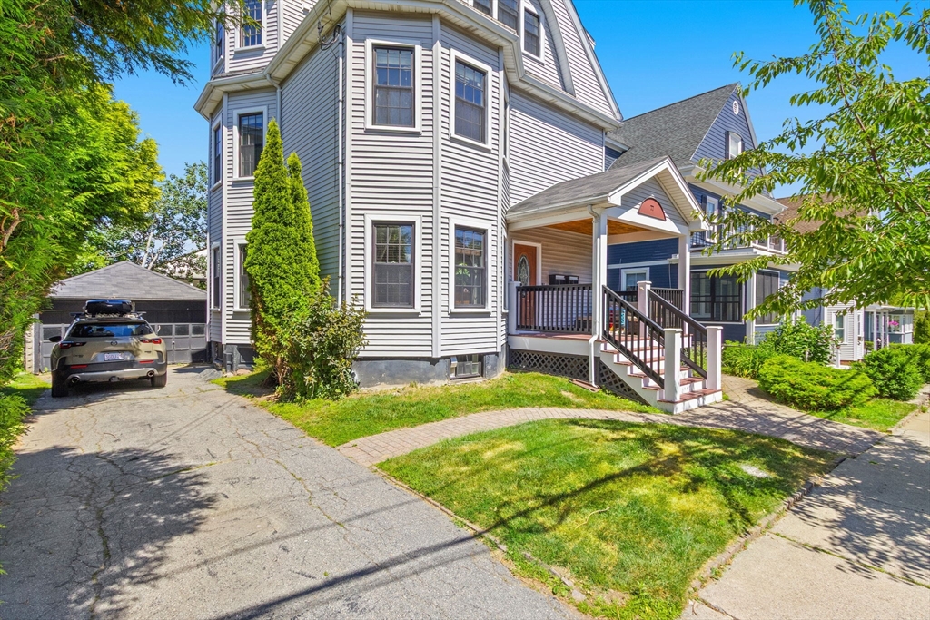 77 Adams, Medford, Massachusetts, 3 Bedrooms Bedrooms, 8 Rooms Rooms,2 BathroomsBathrooms,Residential,For Sale,Adams,73537731