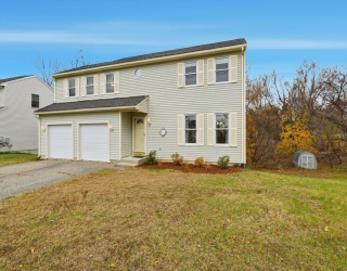 35 Lemnos Lane, Springfield, Massachusetts, 3 Bedrooms Bedrooms, 7 Rooms Rooms,2.5 BathroomsBathrooms,Residential,For Sale,Lemnos Lane,73538059