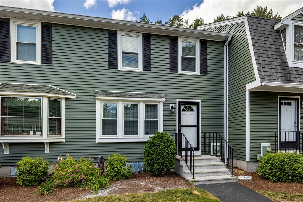 121 Twin Brook Ln, Bellingham, Massachusetts, 2 Bedrooms Bedrooms, 5 Rooms Rooms,1.5 BathroomsBathrooms,Residential,For Sale,Twin Brook Ln,73537842