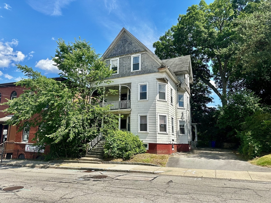 106 County St, Attleboro, Massachusetts, 6 Bedrooms Bedrooms, 17 Rooms Rooms,3 BathroomsBathrooms,Residential Income,For Sale,County St,73537974